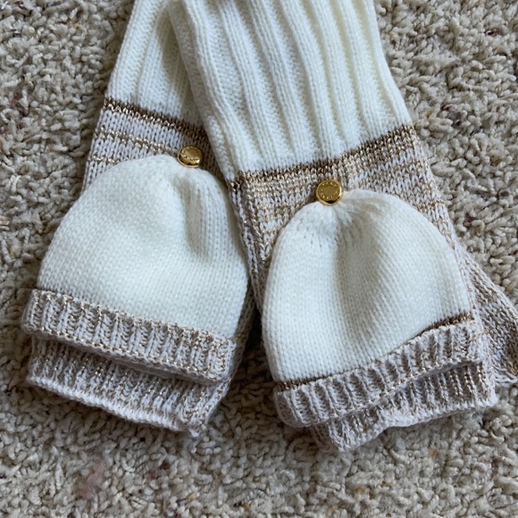 New Michael Kors Women’s Convertible Fingerless Mittens - Picture 4 of 5